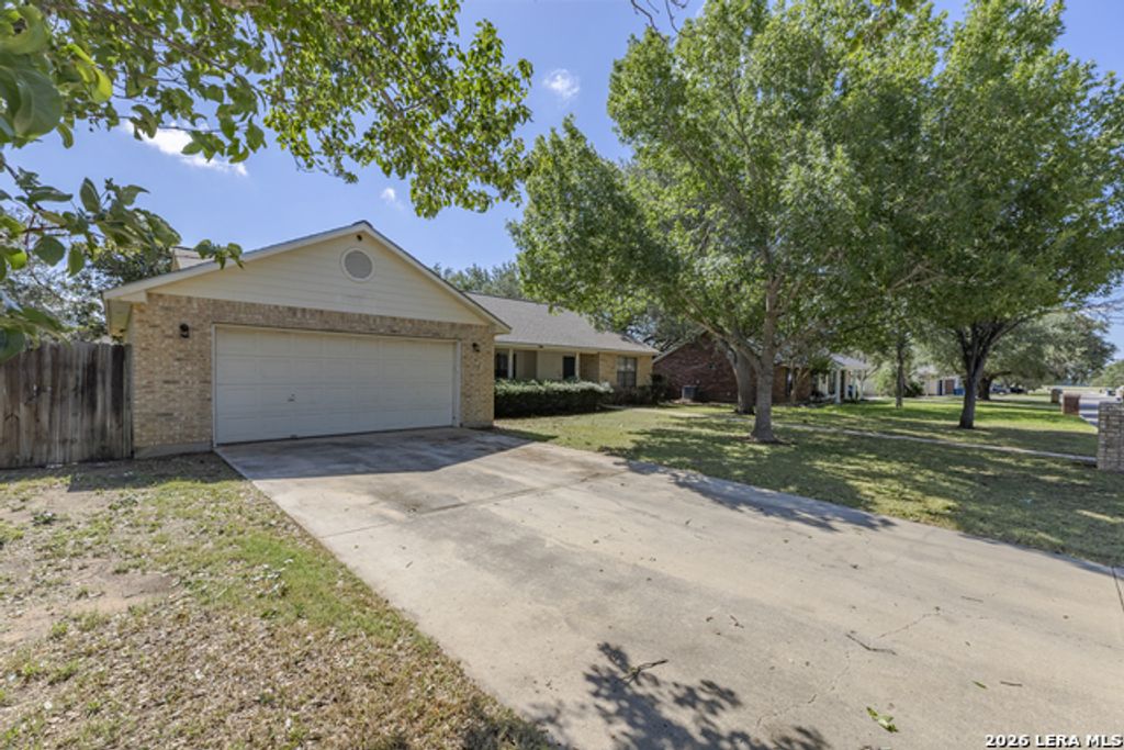 126 Woodland Dr, Pleasanton