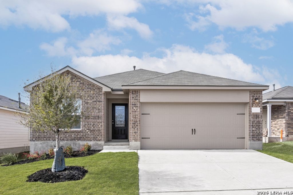 4022 Lena Gardens, Von Ormy