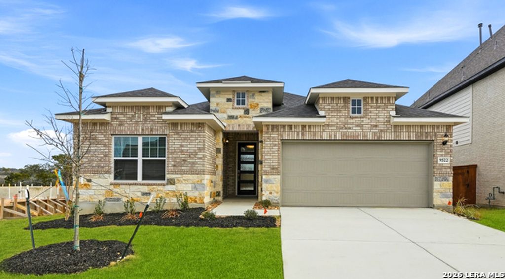9327 Luke Path, San Antonio