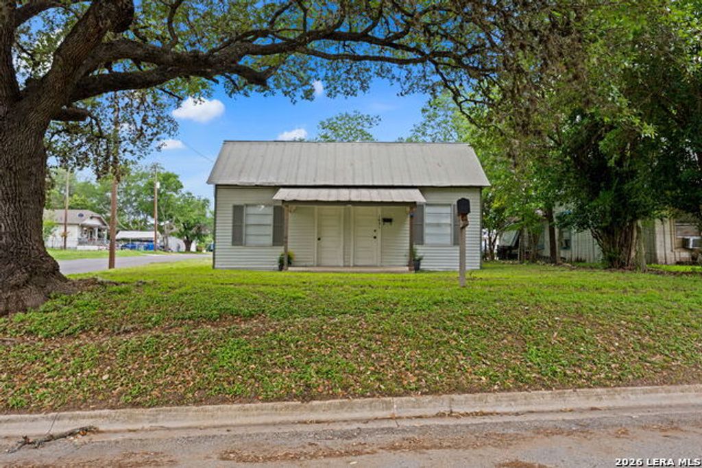 1421 Park St, Kerrville