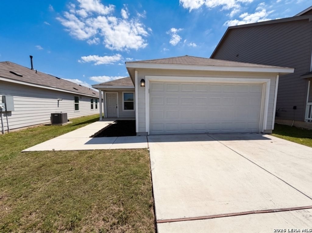 5829 Texas Spur, Seguin