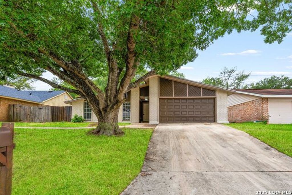 5001 Wedgewood Dr, Schertz