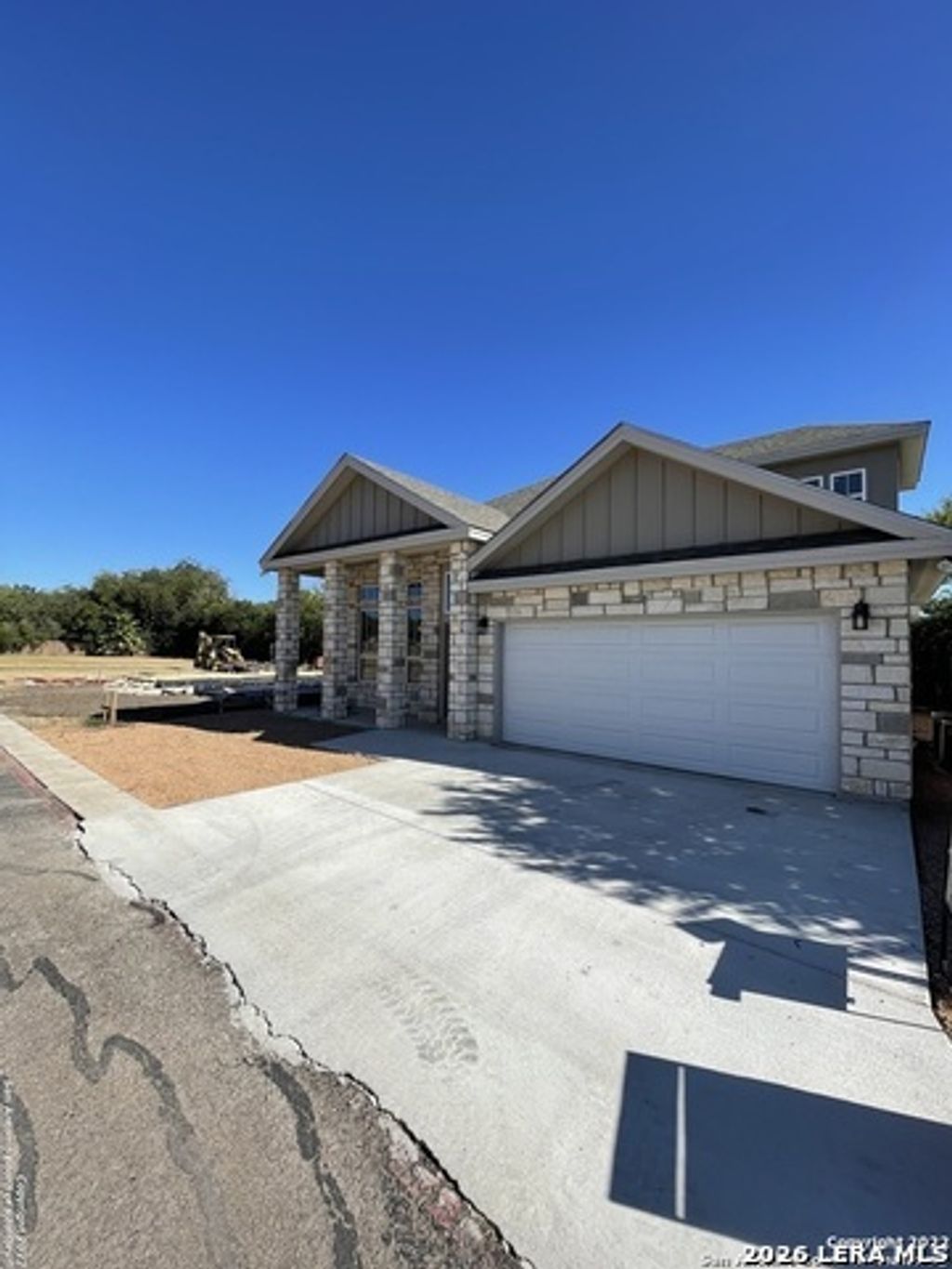 107 Sutton Pl, Uvalde