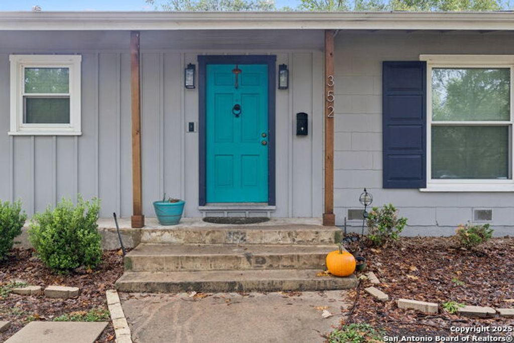 352 Larchmont Dr, San Antonio