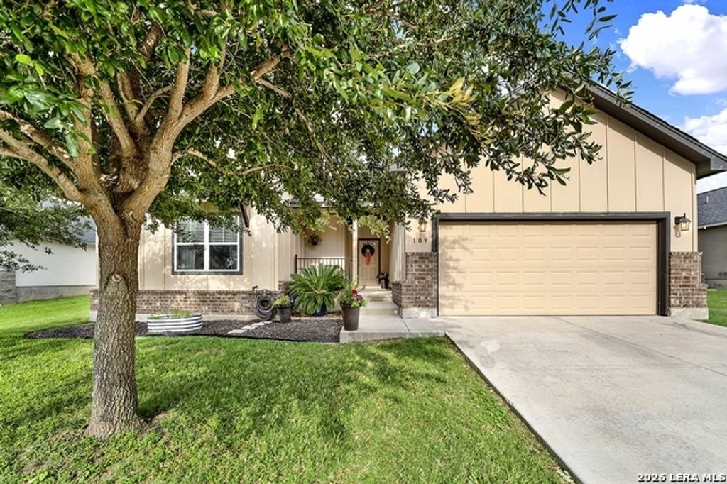 109 Grandview, Floresville