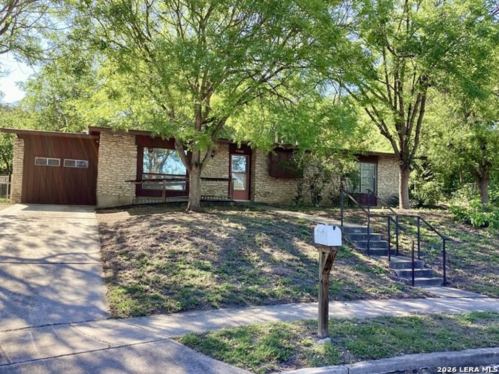 7502 Glacier Ln, San Antonio