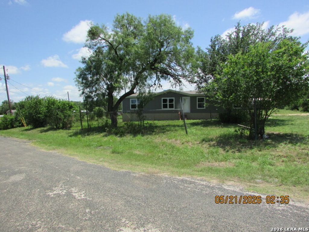 903 Cr 561, Castroville