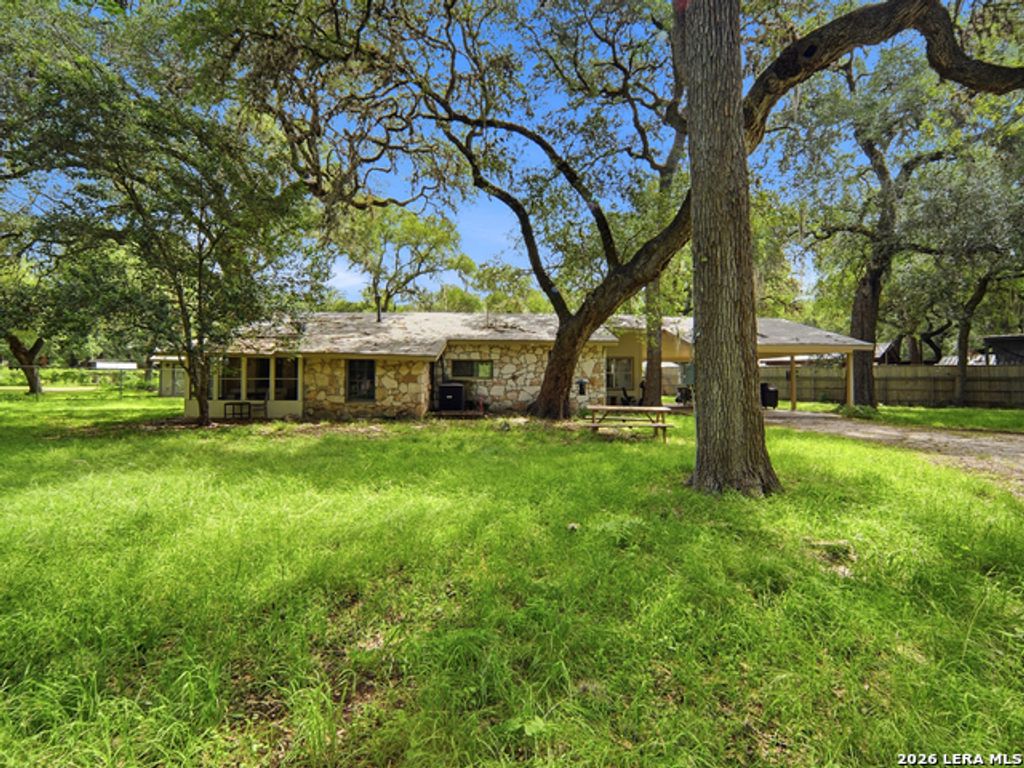 19214 Grey Forest, Helotes