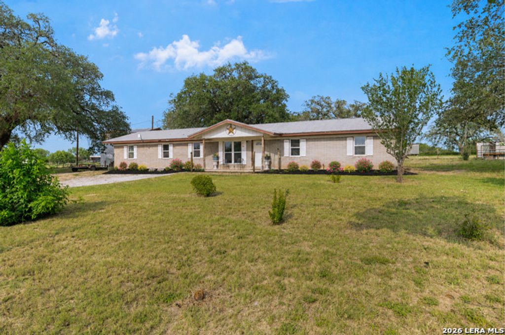 1081 County Road 773, Devine