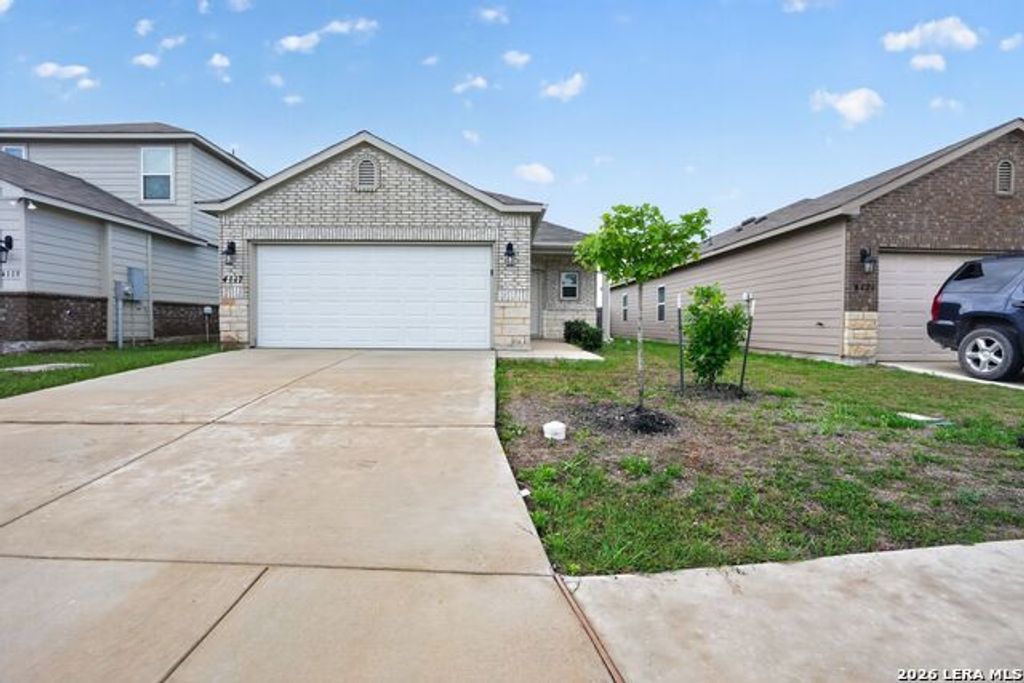 4117 Asher Aly, St Hedwig