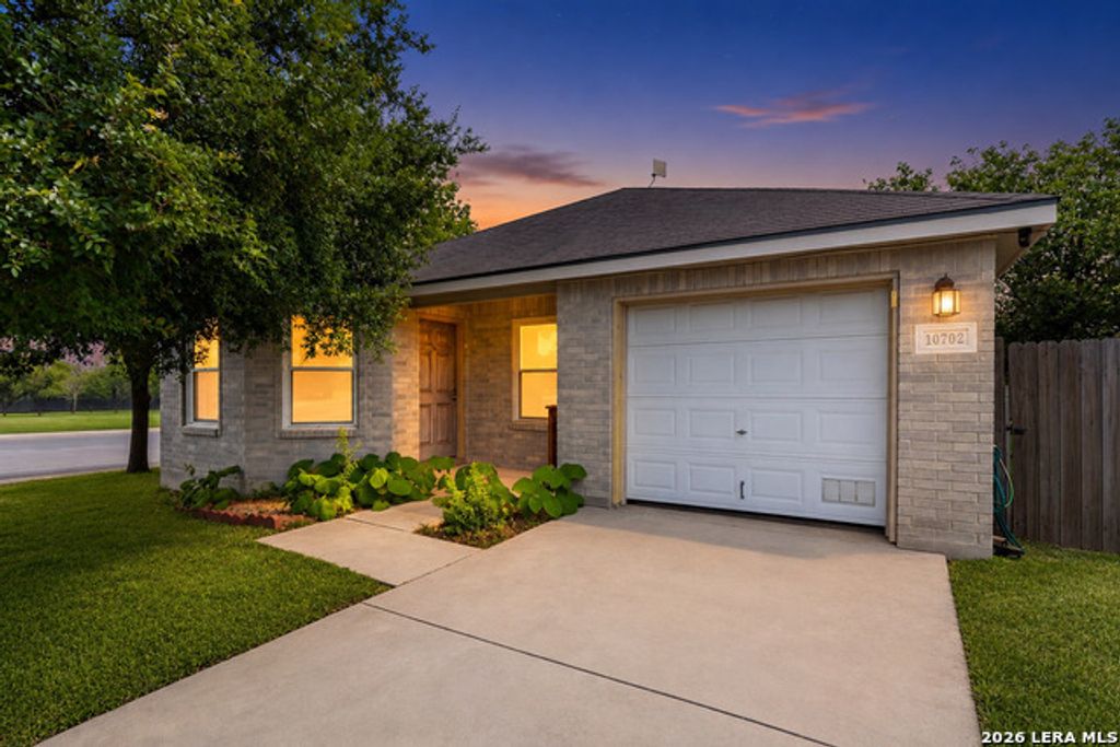 10702 Shaencrossing, San Antonio