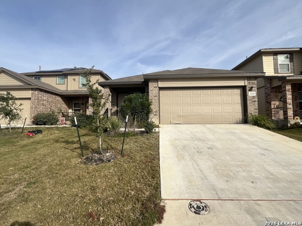 324 Middle Green Loop, Floresville