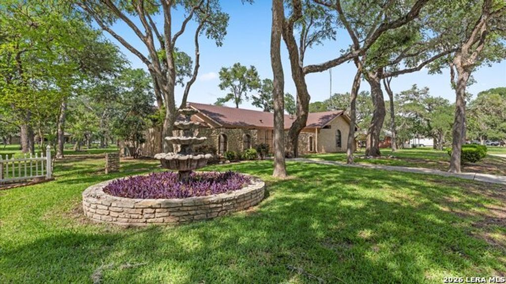 162 Lone Oak St, Seguin