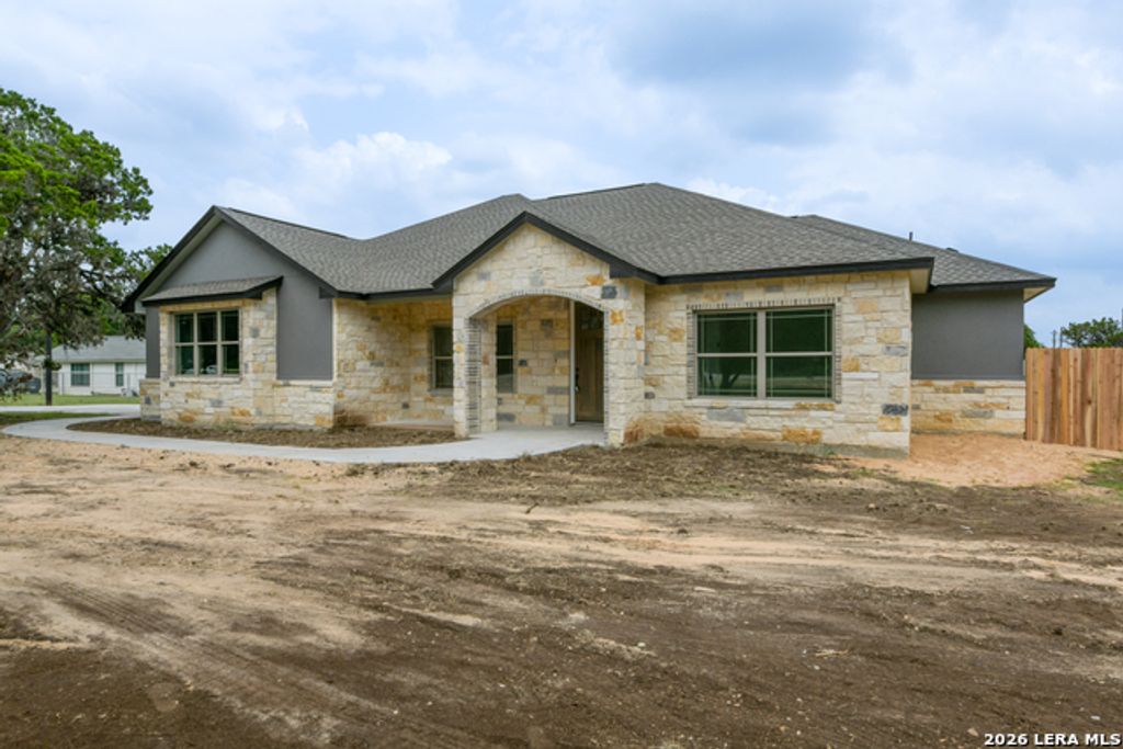 490 North Star Dr, Bandera