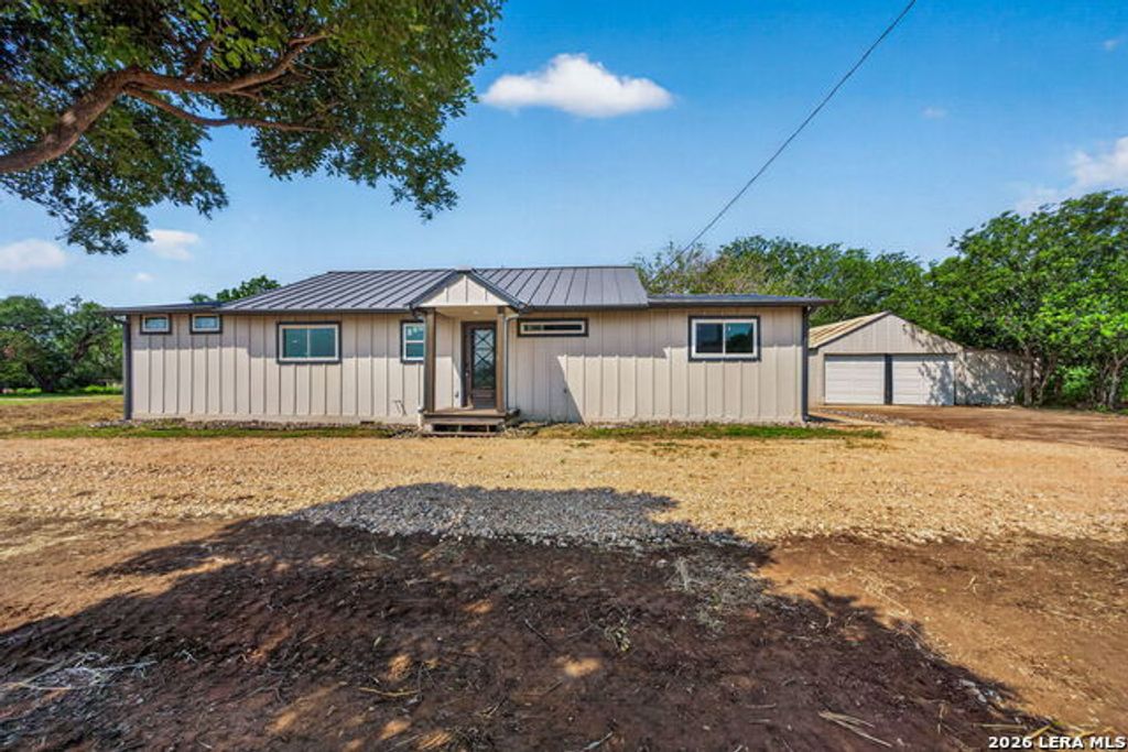 502 Waltom Ave, Jourdanton