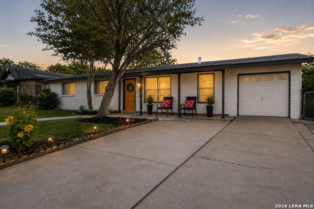154 Mountain Valley St, San Antonio