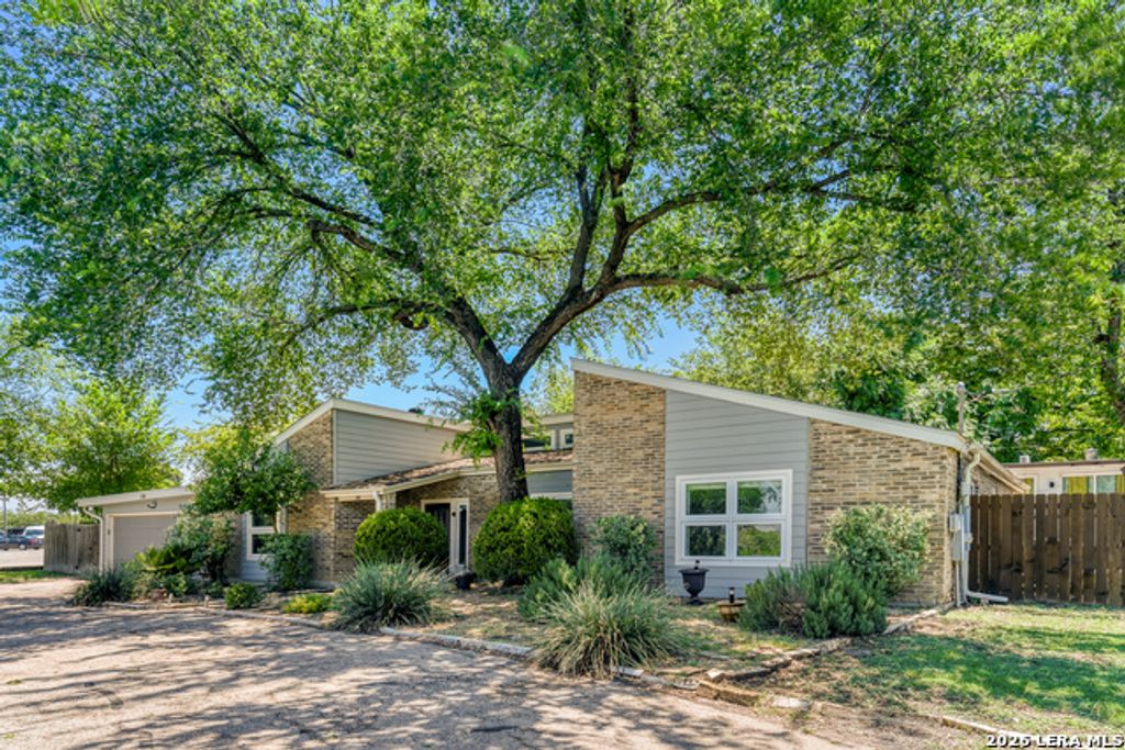 120 S Winston Ln, San Antonio