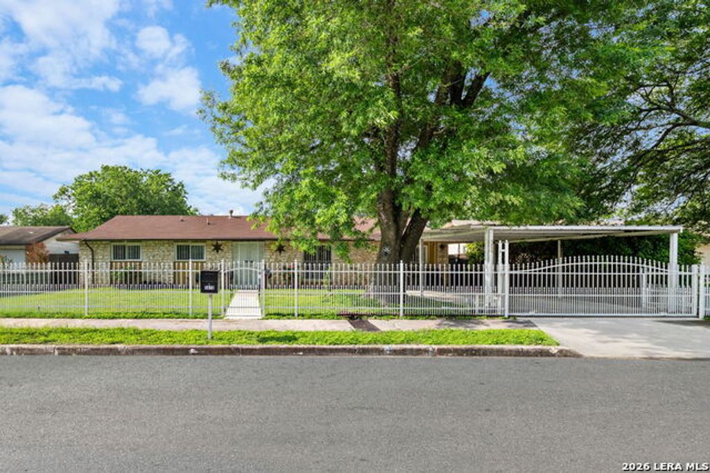 5826 Castle Brook Drive, San Antonio