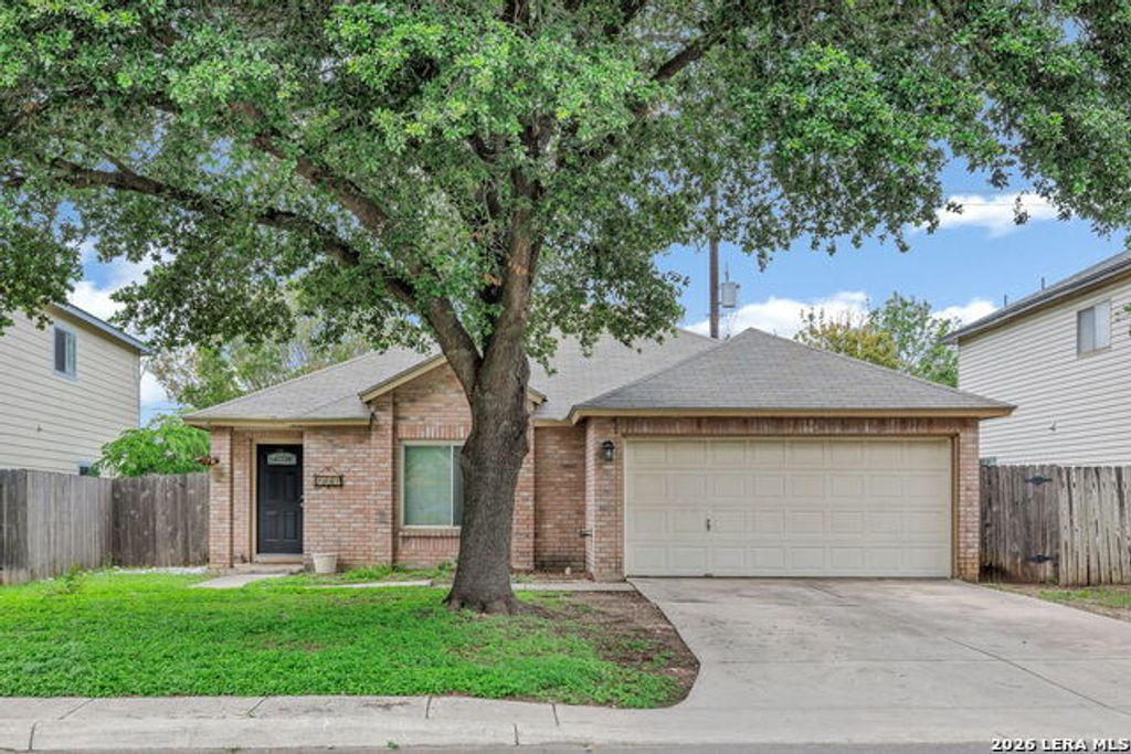 7927 Hilltop Crst, San Antonio