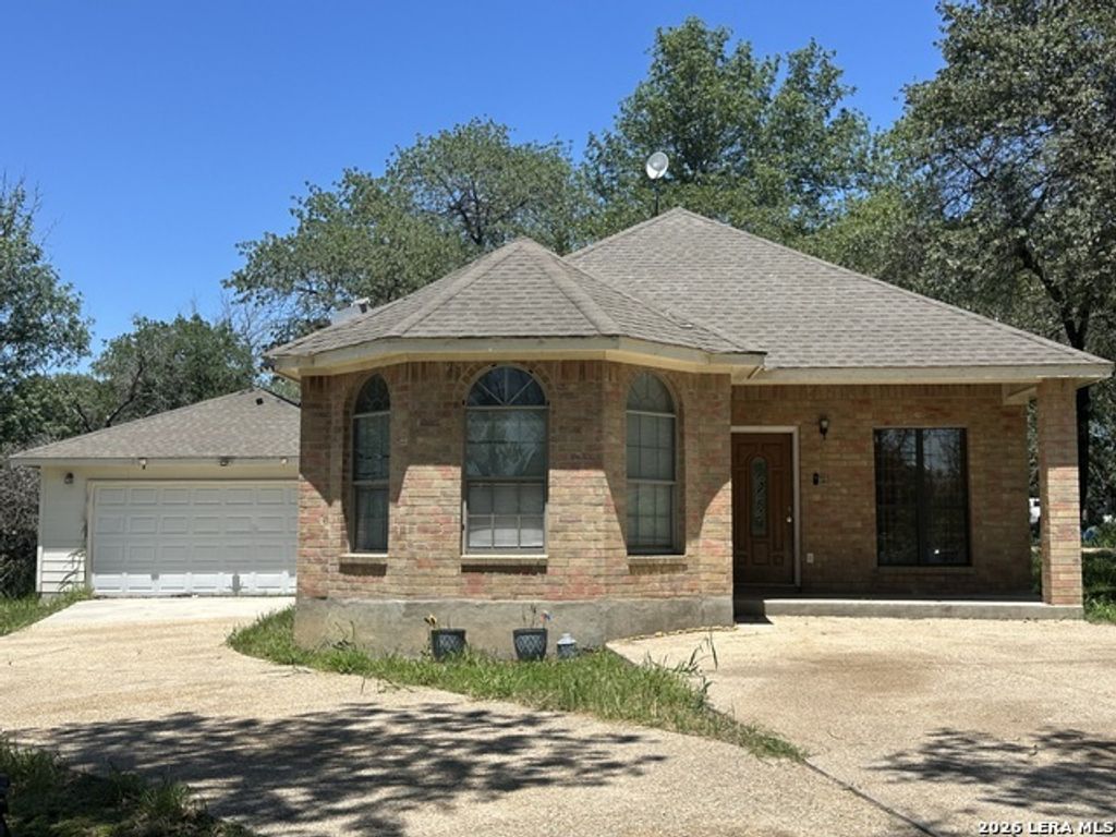 23138 Opportunity Dr, Elmendorf