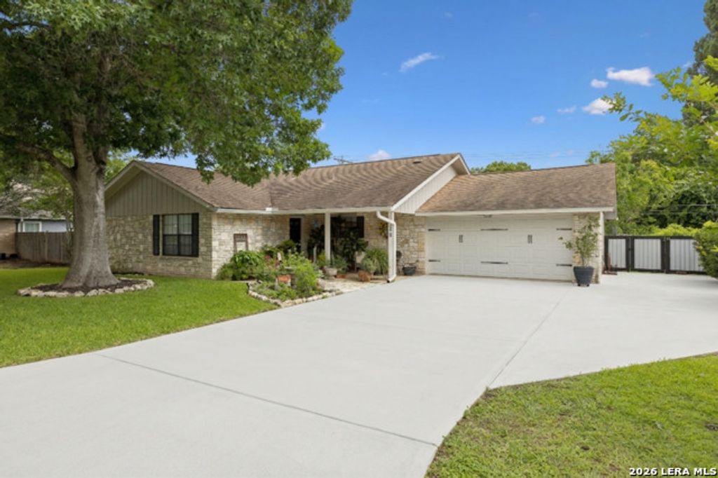 106 Lehmann St, Boerne