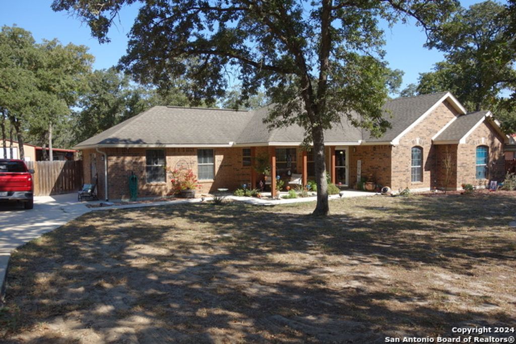 139 Champions Blvd, La Vernia
