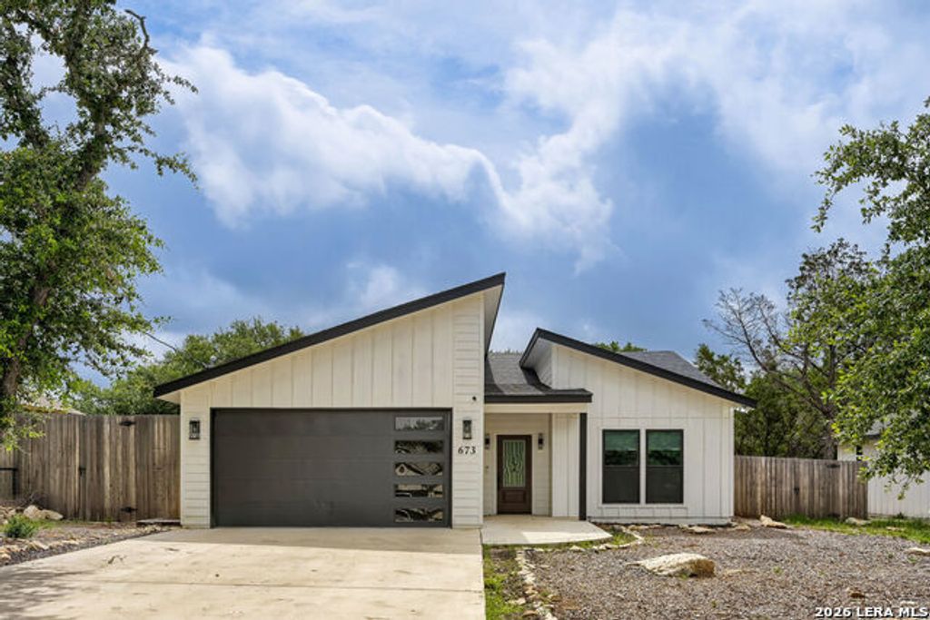 673 Mockingbird Cv, Spring Branch
