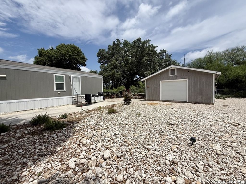 136 Bliss Cir, Brackettville