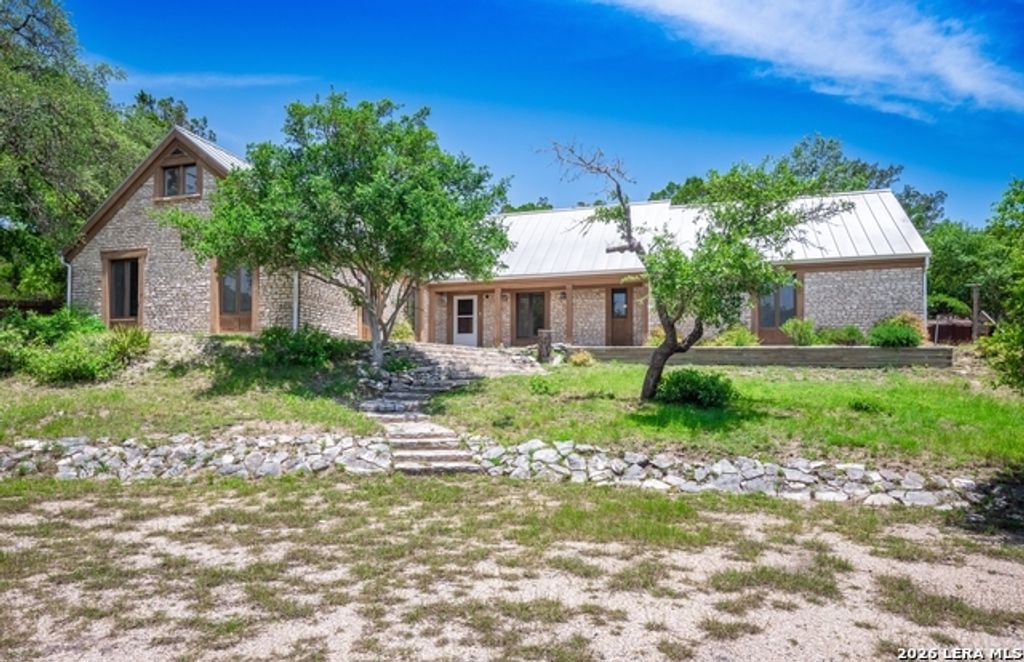 333 Secret Valley Dr, Kerrville