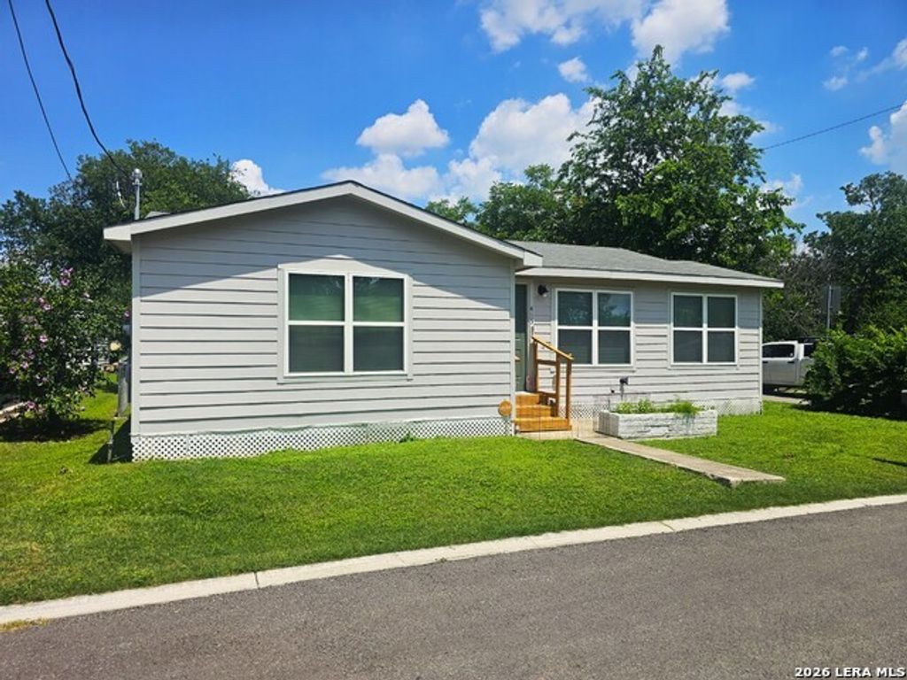 415 N Erskine, Seguin