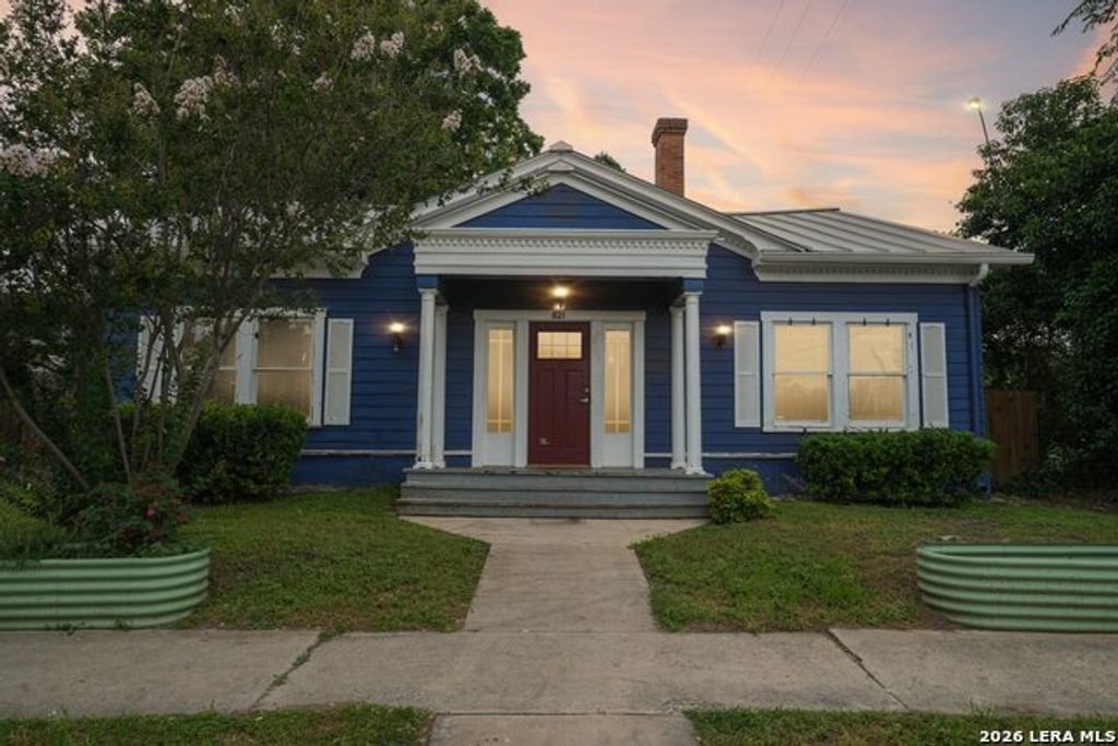 821 E Quincy St, San Antonio