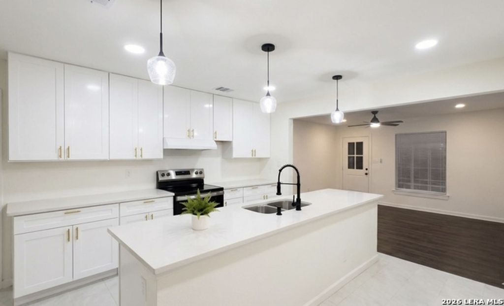 2323 E Crockett Street, San Antonio