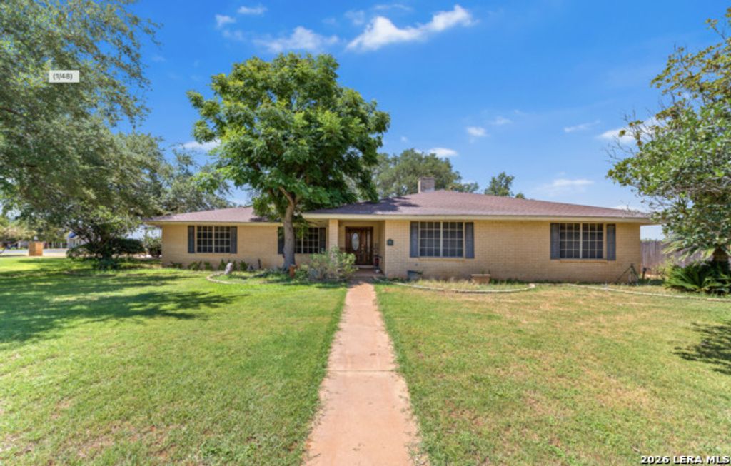 198 Encino Drive, Pearsall