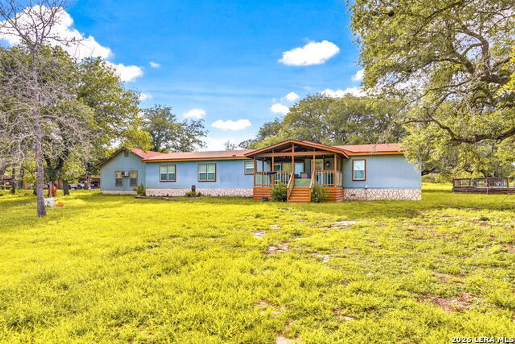 227 Misty Bnd, Floresville