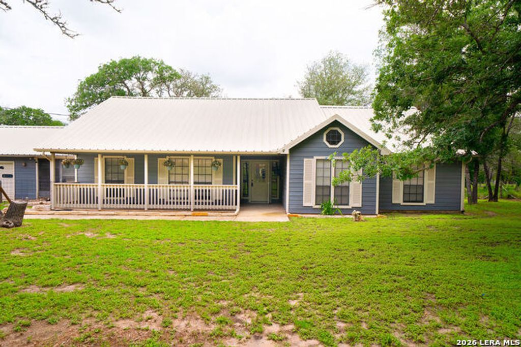 759 Falling Leaves Dr, Adkins