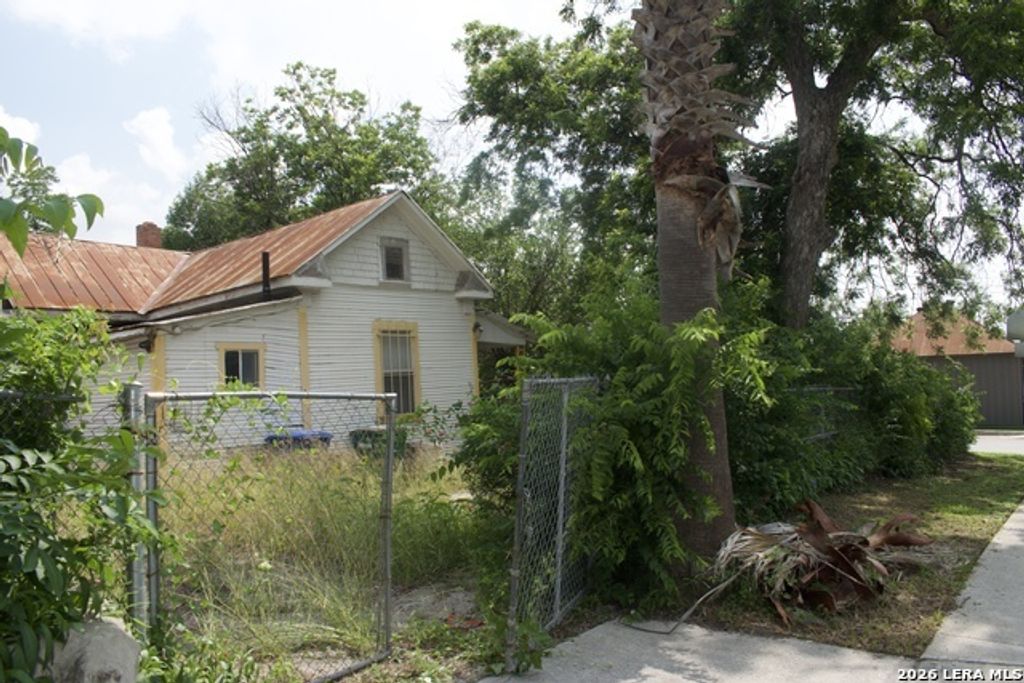 601 N Chupaderas, San Antonio