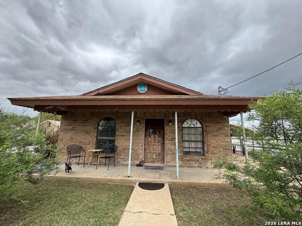 106 Los Sauces St, Eagle Pass