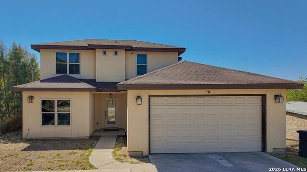 615 N Trinity St, Eagle Pass