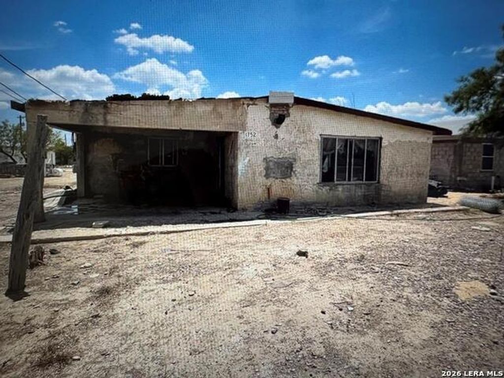 1752 Avenida Encuentro, Eagle Pass