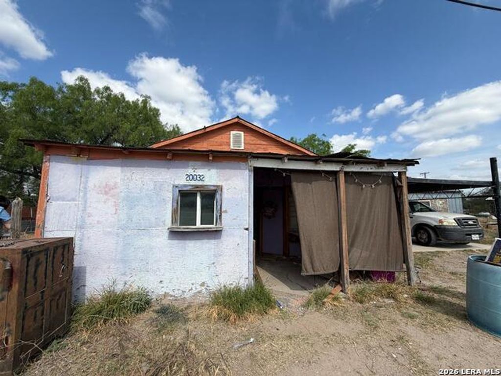 20032 Main St., Quemado