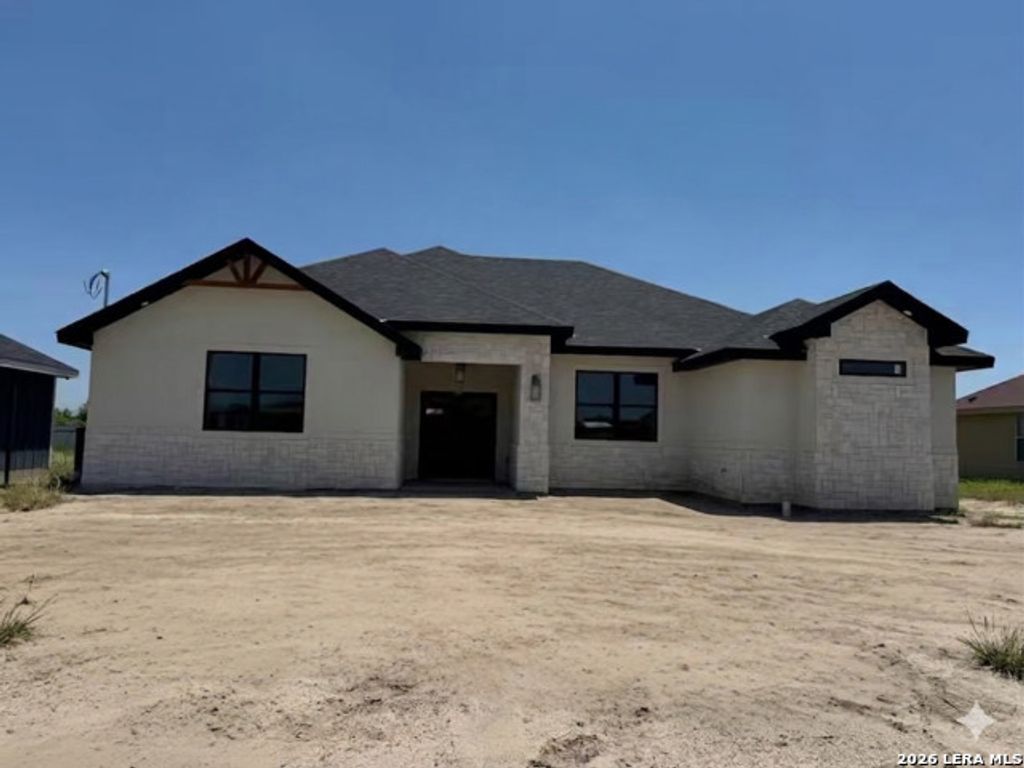 221 Violeta Dr, Eagle Pass