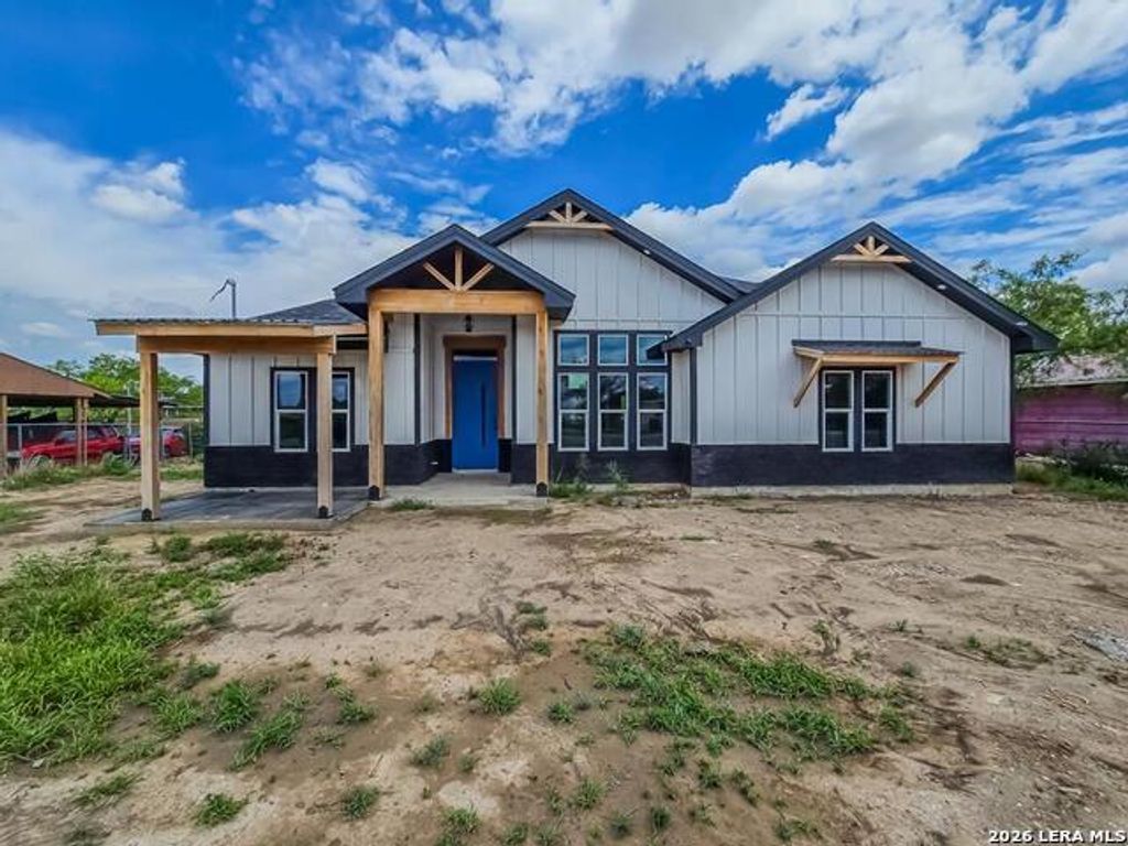 381 Ruelas Drive, Eagle Pass