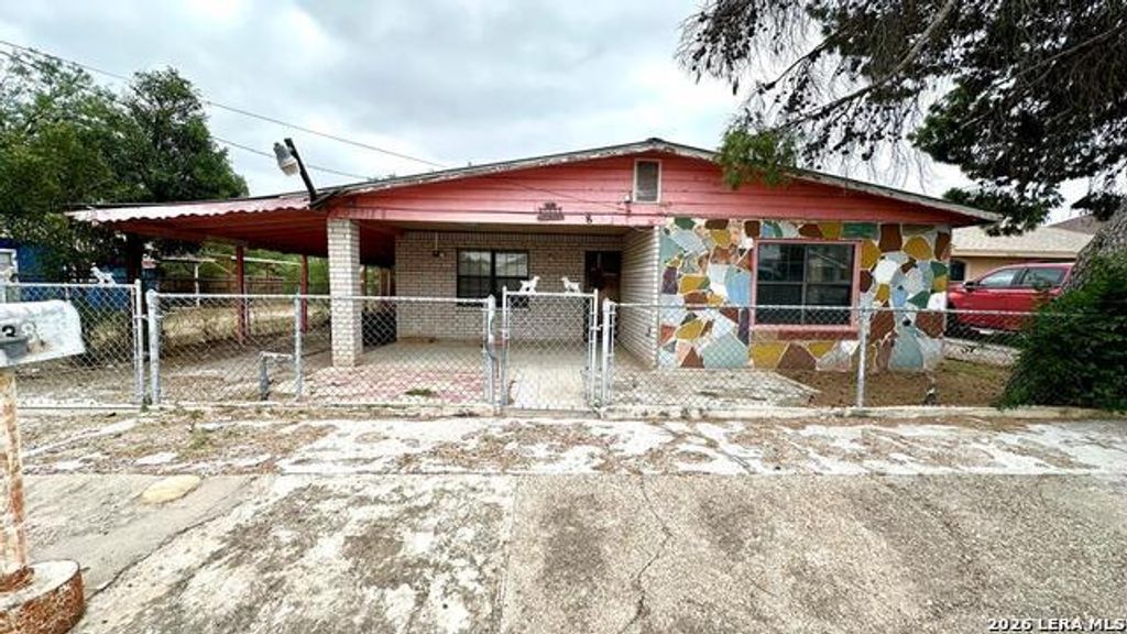 838 Medina Street, Eagle Pass