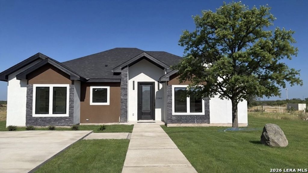 2283 Rio Sabinas Dr., Eagle Pass