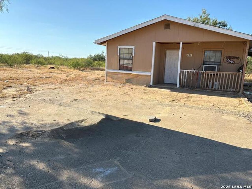 421 Las Tobia Dr, Carrizo Springs