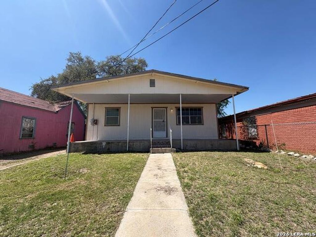 555 Adams, Eagle Pass