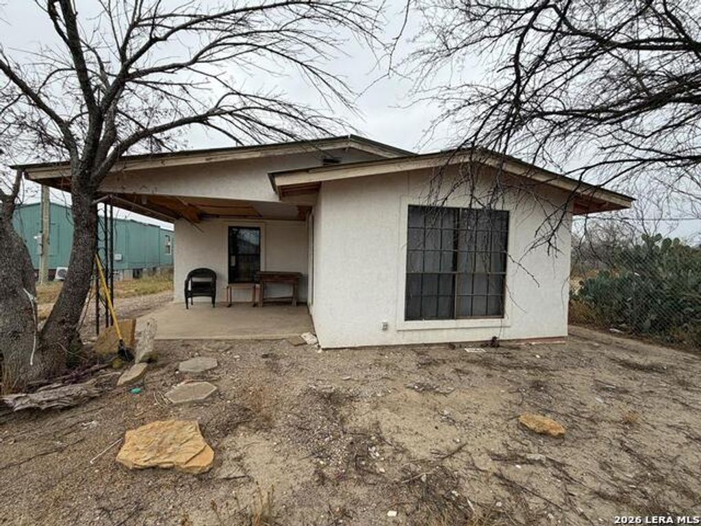 3148 Leonel, Eagle Pass