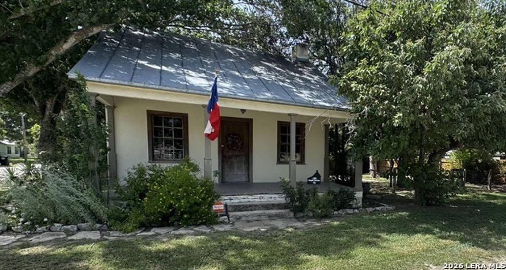 413 Petersburg, Castroville