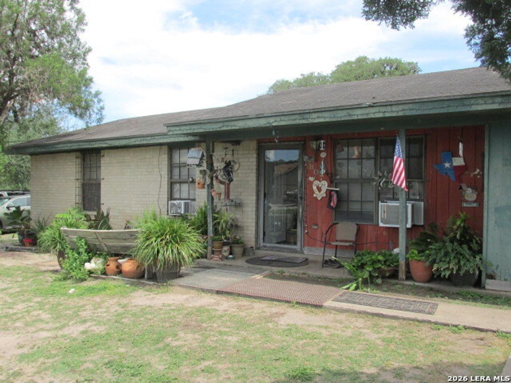 807 W Inez St, Beeville