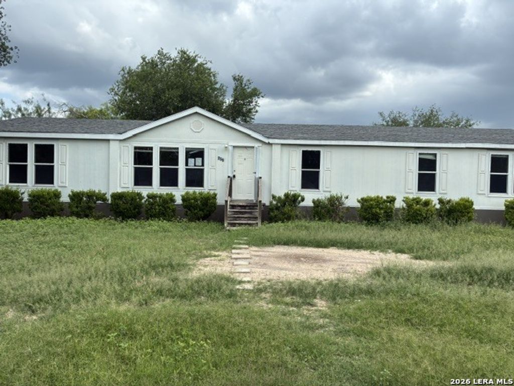 259 W Velna St, La Pryor